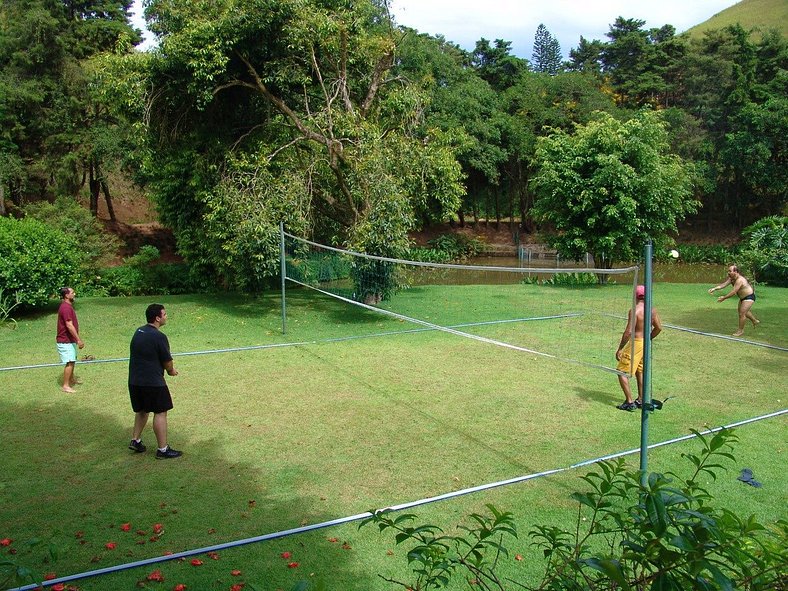 Casa com varanda e churrasqueira