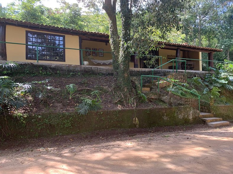 Casa e suítes para 15 pessoas em Miguel Pereira