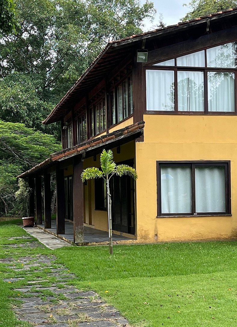 Estúdio: casal e 2 filhos com sinuca