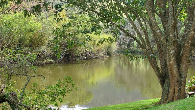 Hidromassagem em meio à natureza - Casa da Banheirinha