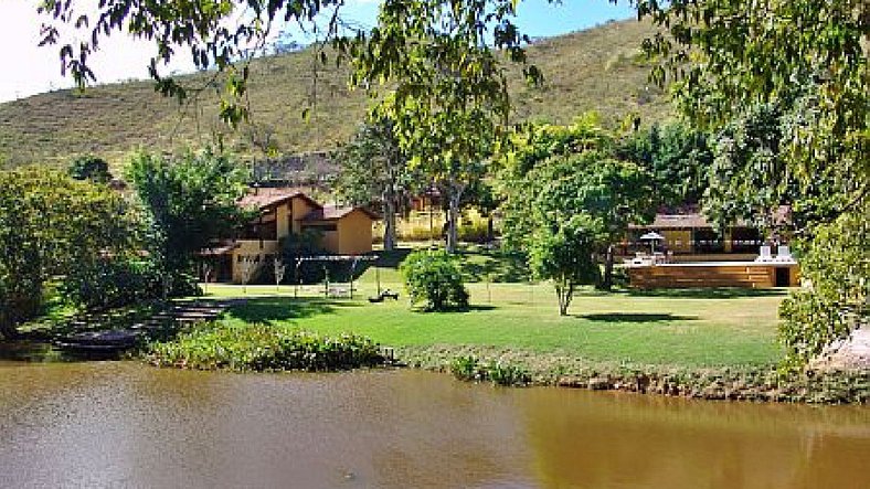 Hidromassagem em meio à natureza - Casa da Banheirinha